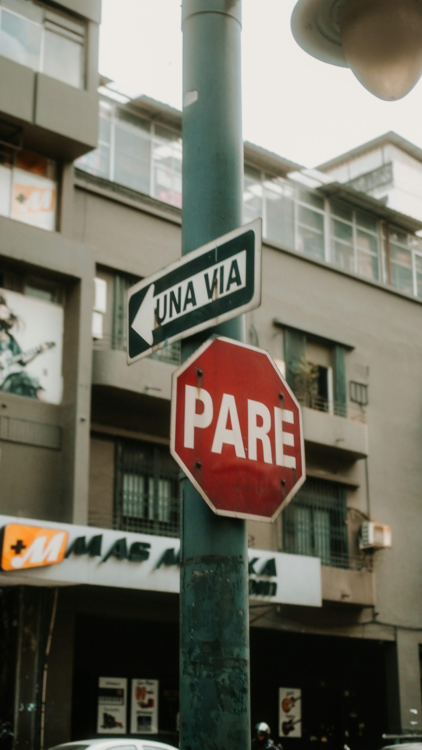 Usos de ‘por’ y ‘para’ en español: diferencias y ejemplos