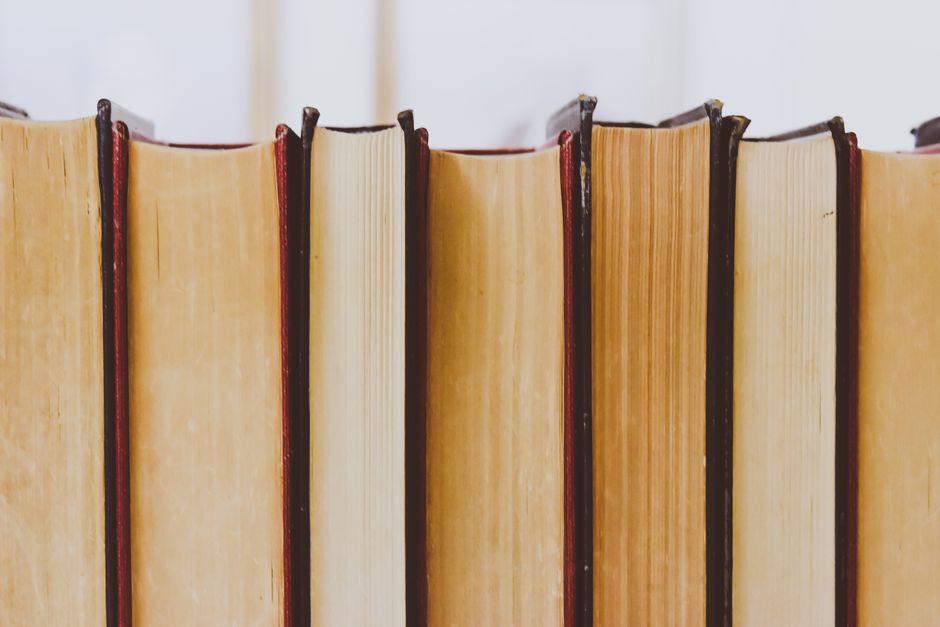 Preparación eficaz para el DELE B2: ¡Conviértete en un experto! 5 Recursos recomendados: Libros, aplicaciones y cursos especializados